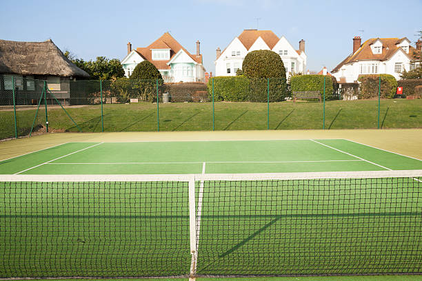 La construction d'un court de tennis en gazon synthétique à Nice est un processus complexe qui exige une planification minutieuse