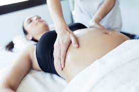 Comment l’ostéopathie peut-elle aider à gérer les nausées et vomissements pendant la grossesse à Lyon ? post thumbnail image